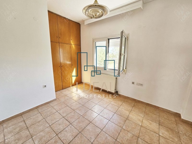 2 podovi su odvojeni od kuće sa baštom | Mikra · fotografija 24