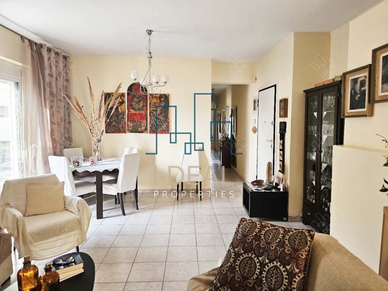 Zum Verkauf: Geräumiges Apartment mit 3 Schlafzimmern in ausgezeichnetem Zustand · Foto 3