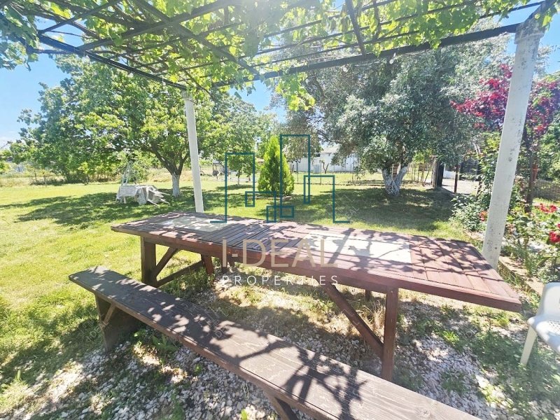 Na prodaju odvojenu kuću na parceli (parcel)