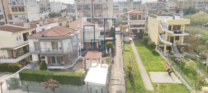 Namešten stan sa potkrovljem i parkingom u Perei · fotografija 14