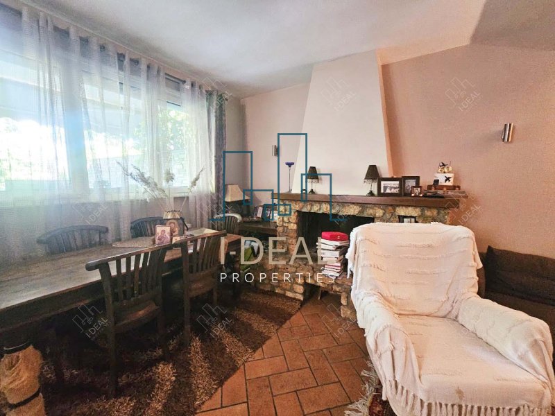 Kuća sa odvojenim stanom i vrtom u Perei · fotografija 24