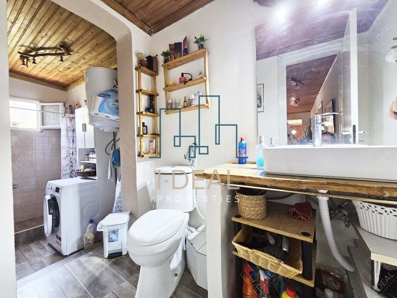 Potpuno renovirana odvojena kuća za prodaju – na zaveri | Samo 350 m od mora · fotografija 12
