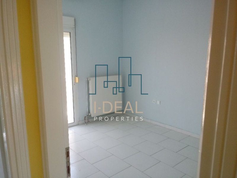 Na prodaju zgradu pored plaže Nea Epivates · fotografija 13