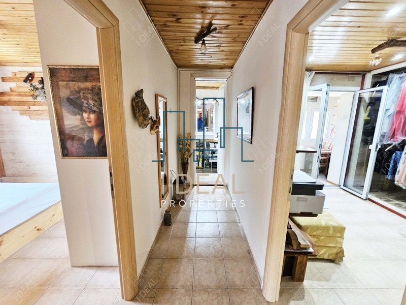 Potpuno renovirana odvojena kuća za prodaju – na zaveri | Samo 350 m od mora · fotografija 30