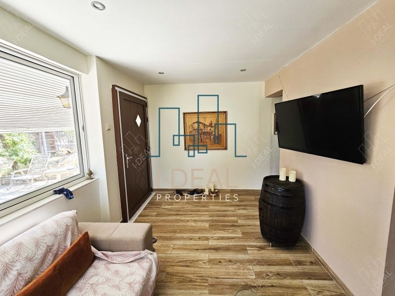Potpuno renovirana odvojena kuća za prodaju – na zaveri | Samo 350 m od mora · fotografija 28