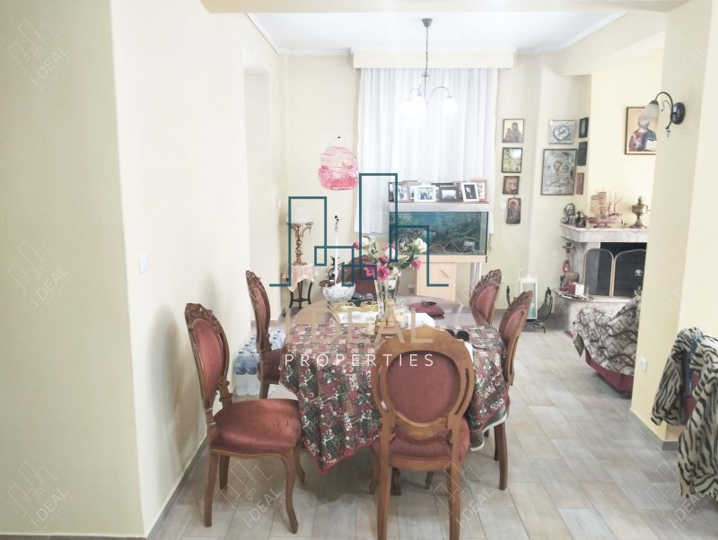 Nameštena mezoneta u centru Peraije u Perei · fotografija 18