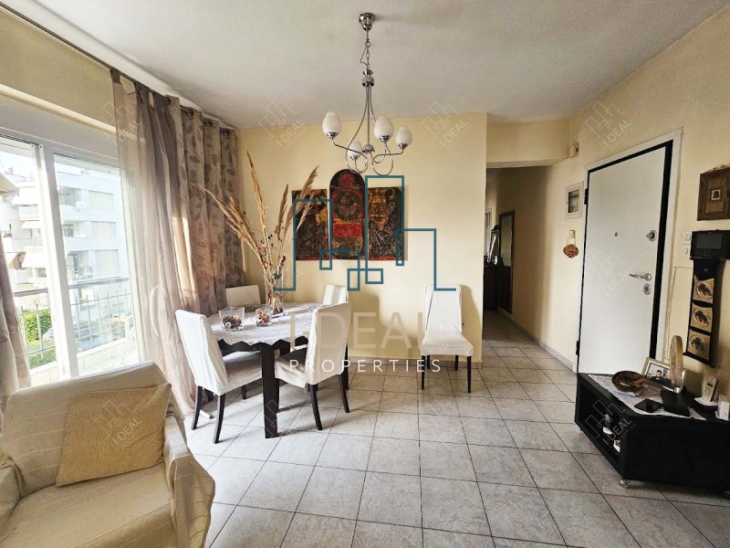Zum Verkauf: Geräumiges Apartment mit 3 Schlafzimmern in ausgezeichnetem Zustand · Foto 4