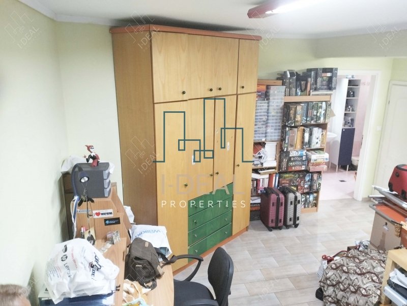 Nameštena mezoneta u centru Peraije u Perei · fotografija 23