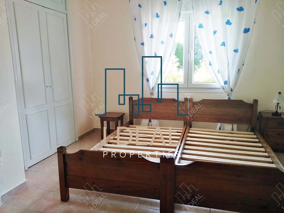 Vila sa bazenom i pogledom na more u Perei · fotografija 12