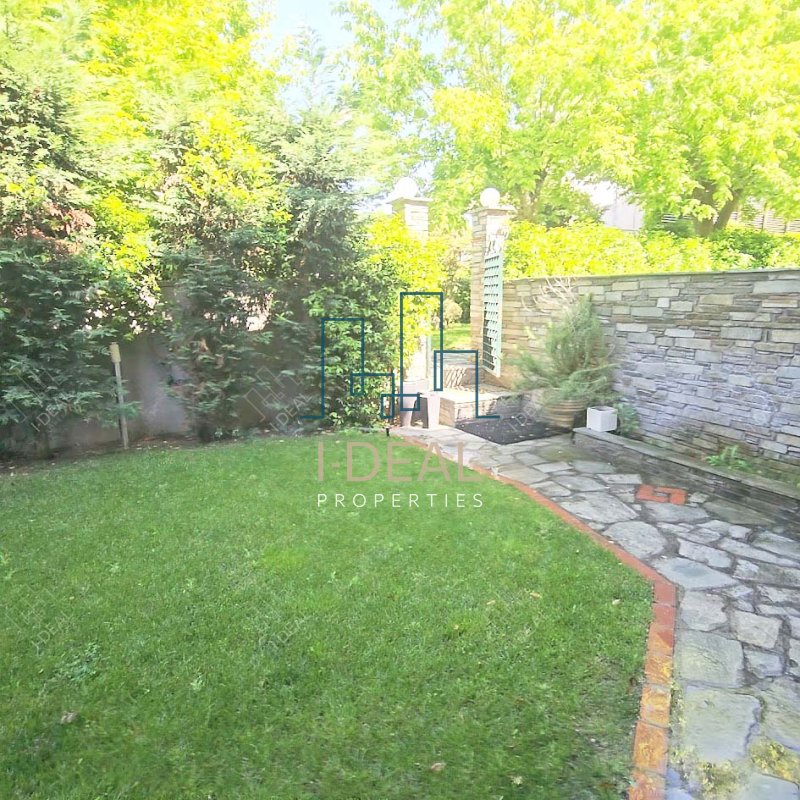 Kuća sa odvojenim stanom i vrtom u Perei · fotografija 25