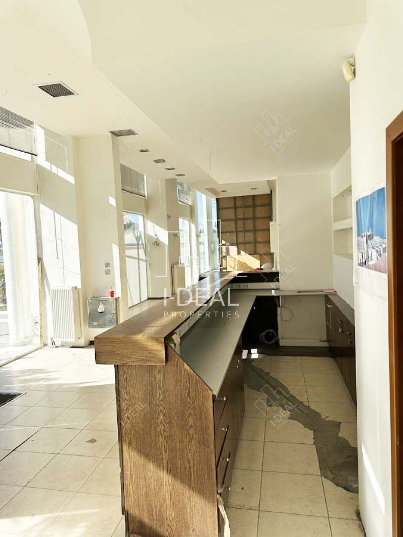 Erleben Sie die ultimative Bequemlichkeit und Zugänglichkeit mit diesem Shop zum Verkauf in Peraia · Foto 2