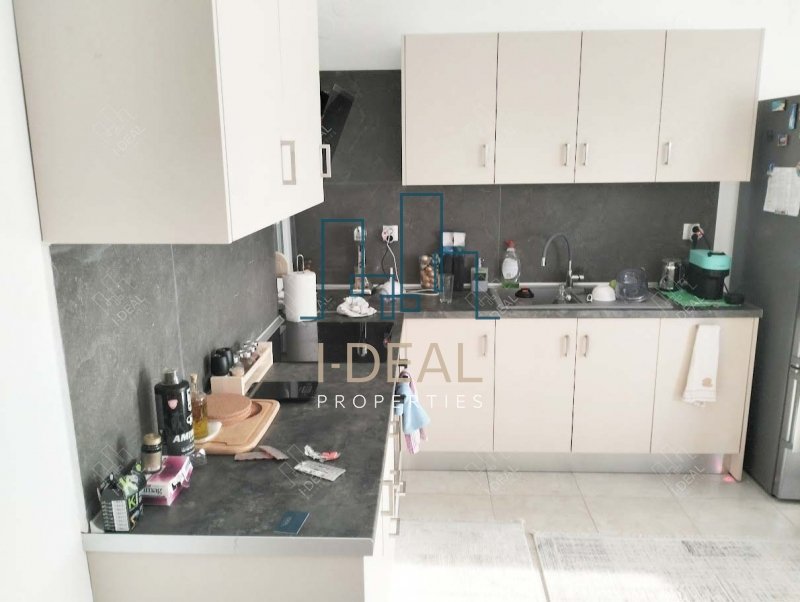 Teilung zum Verkauf in einem sehr zentralen Teil von Kato Peria, 3. Stock Penthouse mit einem schönen vi · Foto 21