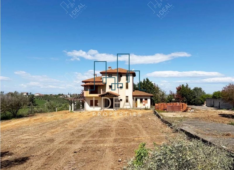Na prodaju nedovršena kuća u N. Keraziji
