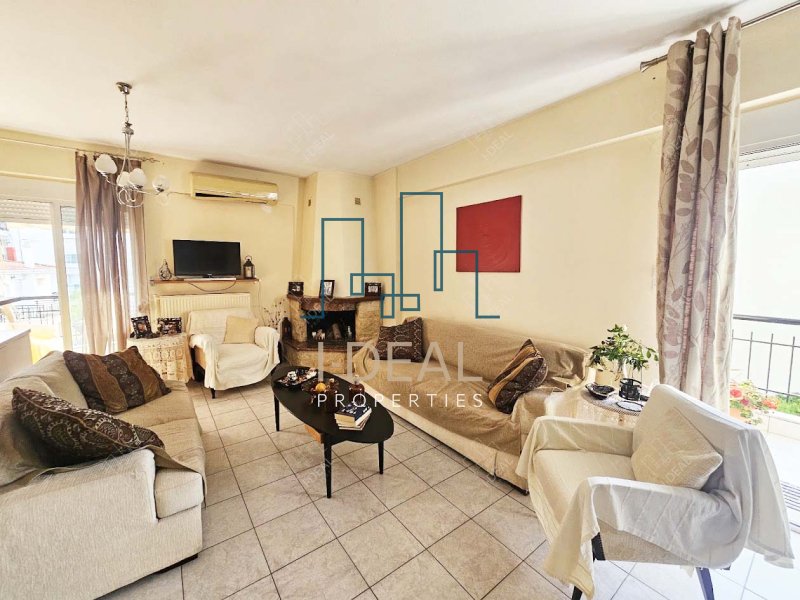Zum Verkauf: Geräumiges Apartment mit 3 Schlafzimmern in ausgezeichnetem Zustand