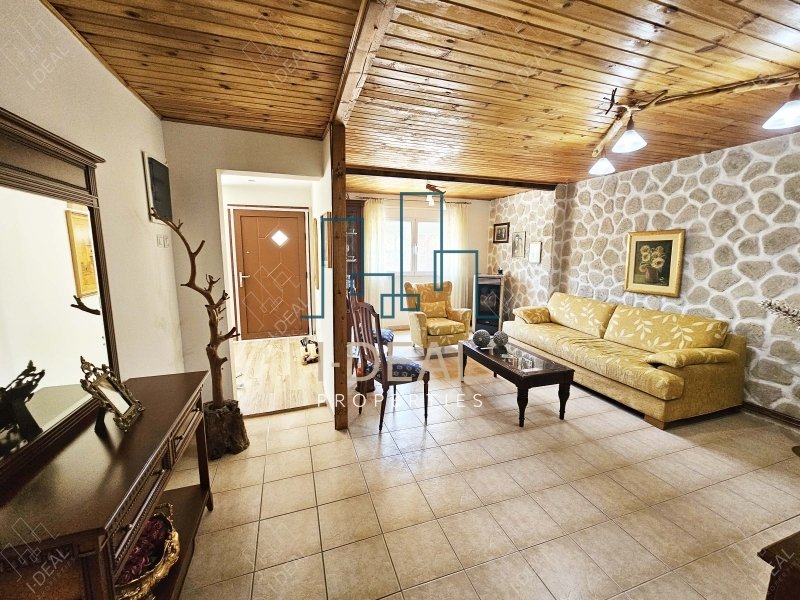 Potpuno renovirana odvojena kuća za prodaju – na zaveri | Samo 350 m od mora · fotografija 15