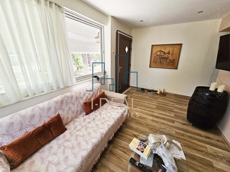 Potpuno renovirana odvojena kuća za prodaju – na zaveri | Samo 350 m od mora · fotografija 6