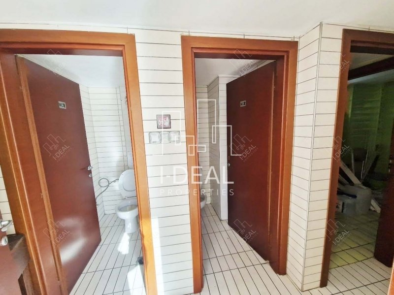 Erleben Sie die ultimative Bequemlichkeit und Zugänglichkeit mit diesem Shop zum Verkauf in Peraia · Foto 9