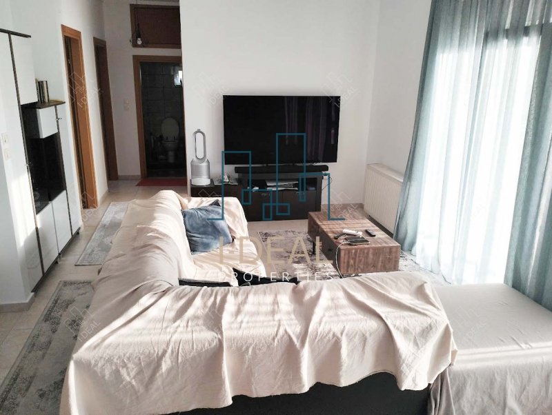 Teilung zum Verkauf in einem sehr zentralen Teil von Kato Peria, 3. Stock Penthouse mit einem schönen vi · Foto 5