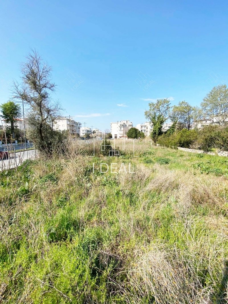 Ugaoni građevinski plac blizu plaže u Perei · fotografija 9