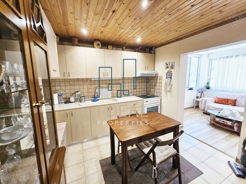 Potpuno renovirana odvojena kuća za prodaju – na zaveri | Samo 350 m od mora · fotografija 4