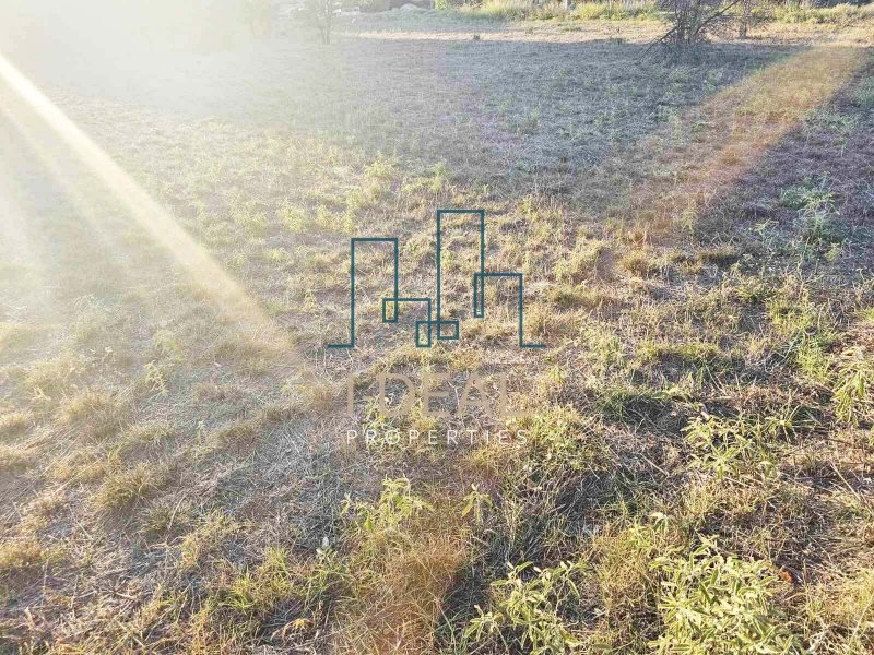 Plac zemljišta za prodaju u Ano Neasu na udaljenosti 1.5 km od centra Neasa
