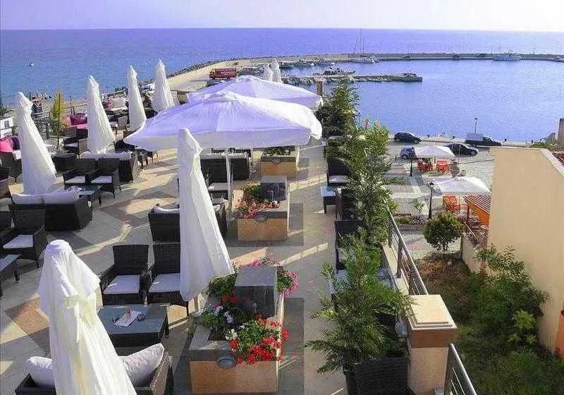 HOTEL – NEA SKIONI · fotografija 5