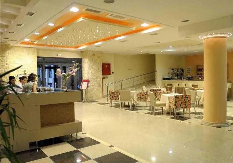 HOTEL – NEA SKIONI · fotografija 10