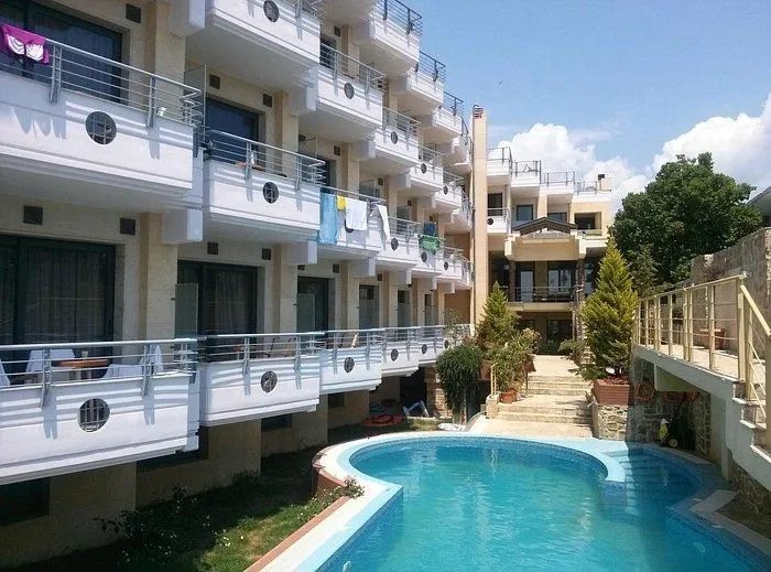 HOTEL – NEA SKIONI