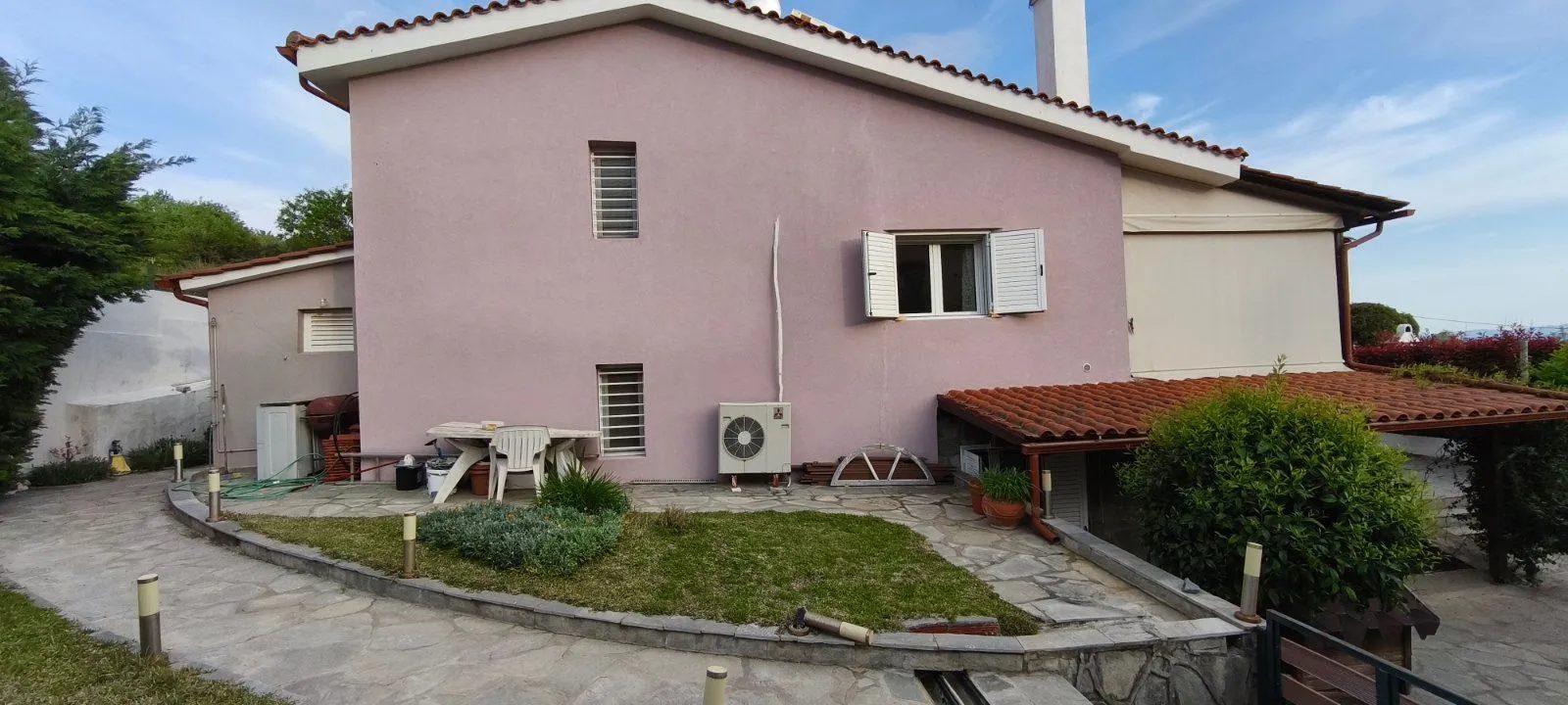 KUĆA – NIKITI